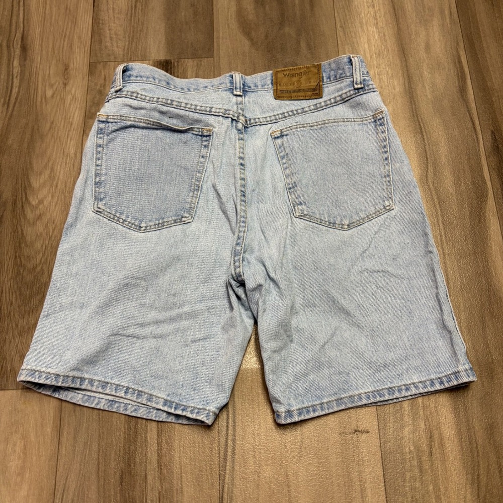 Wrangler Silver Edition Mens Light Wash Denim Jean Shorts Size 32 Relaxed Fit